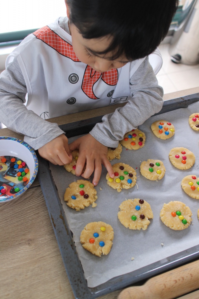  baking cookies